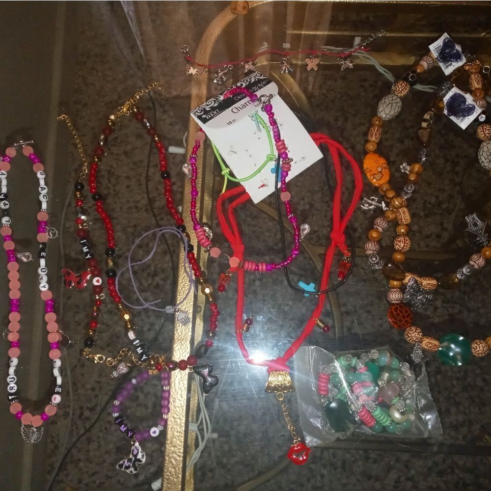 Randomized jewelry lot - Picture 5 of 7